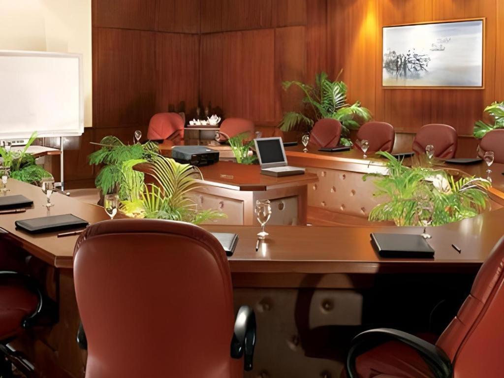 Hotel Ruposhi Bangla Dhaka Bagian luar foto